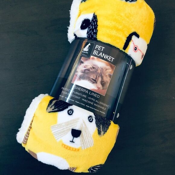 Dog Faces Plush Sherpa Yellow Pet Throw Blanket - Picture 2 of 3